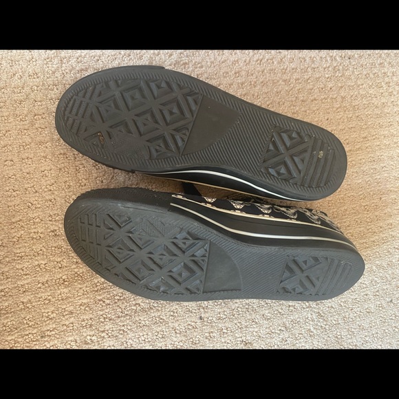 converse - Picture 2 of 2